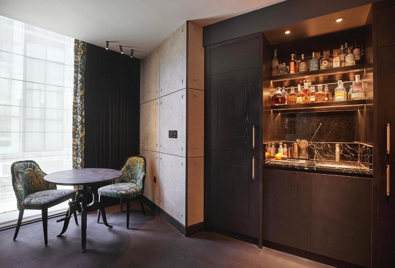 Chateau Denmark London Luaran gambar A wet bar in a hotel room